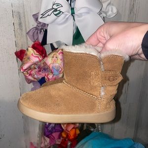 Toddler Uggs size 4/5
